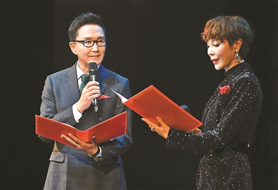 人艺四代同台:谁都不能塌腰,才有资格说请您买票