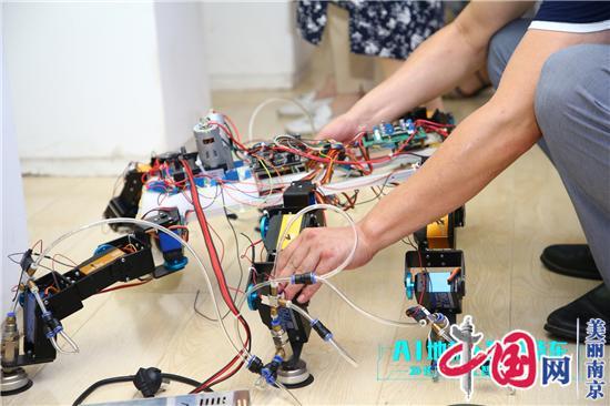 南京栖霞：AI+智能体验展 让你触摸未来
