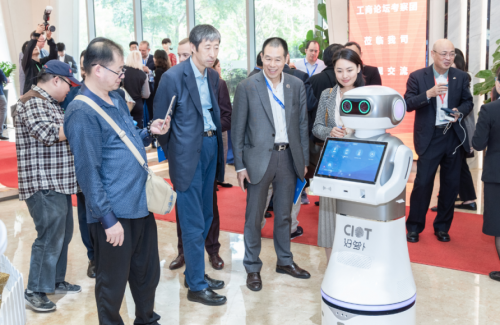 疫情期间机器人大显身手，深圳科卫助力行业开