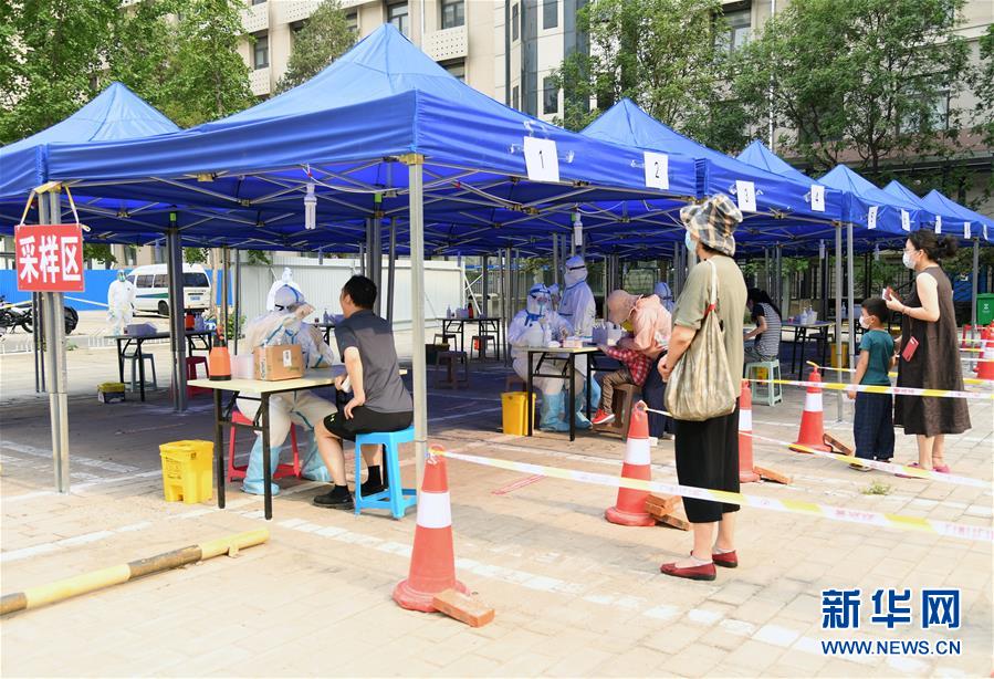 构筑守护城市、守护生命的坚强防线——北京开展大规模核酸检测