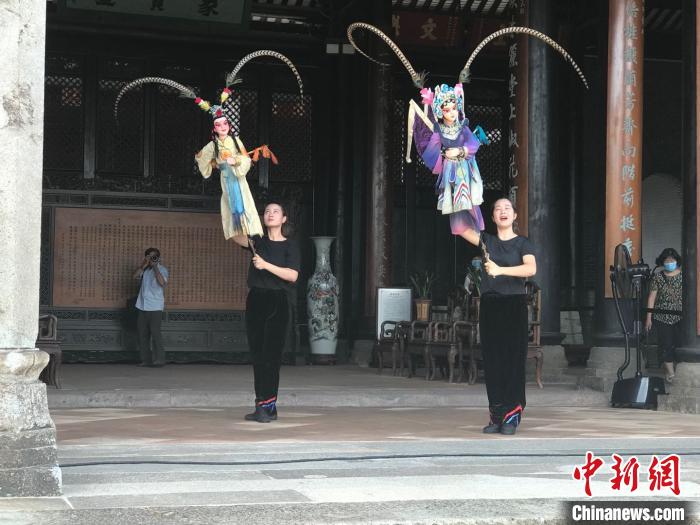 广州番禺沙湾古镇举行端午民俗活动 程景伟 摄