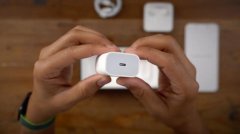 科技早闻：苹果或将停止为iPhone附赠充电器/耳机，小米回应造车海报