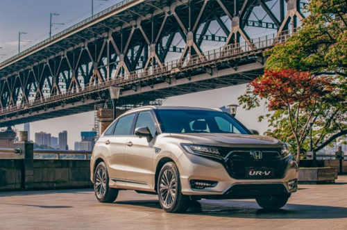 当我们谈论新中产的焦虑背后,为何会聊到全新UR-V?