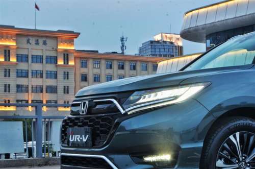 当我们谈论新中产的焦虑背后,为何会聊到全新UR-V?