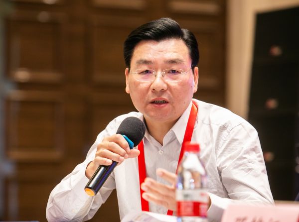 我市实施院士引领高端产业发展行动计划，5位在