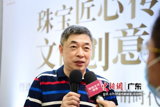 图为特力集团总经理吕航接受媒体记者采访。 图为特力集团总经理吕航接受媒体记者采访。