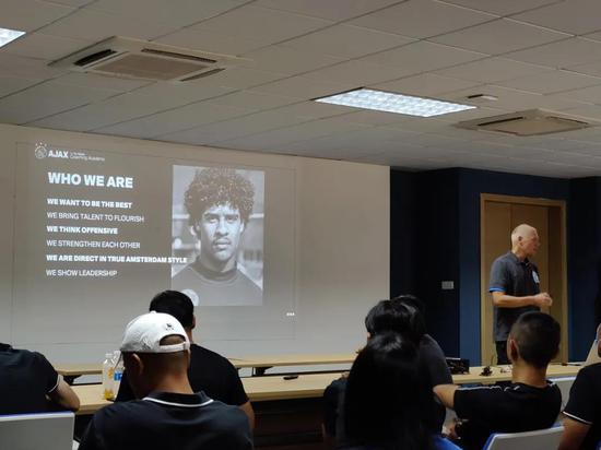 向阿贾克斯学习 富力青训两套系统再次技术交流
