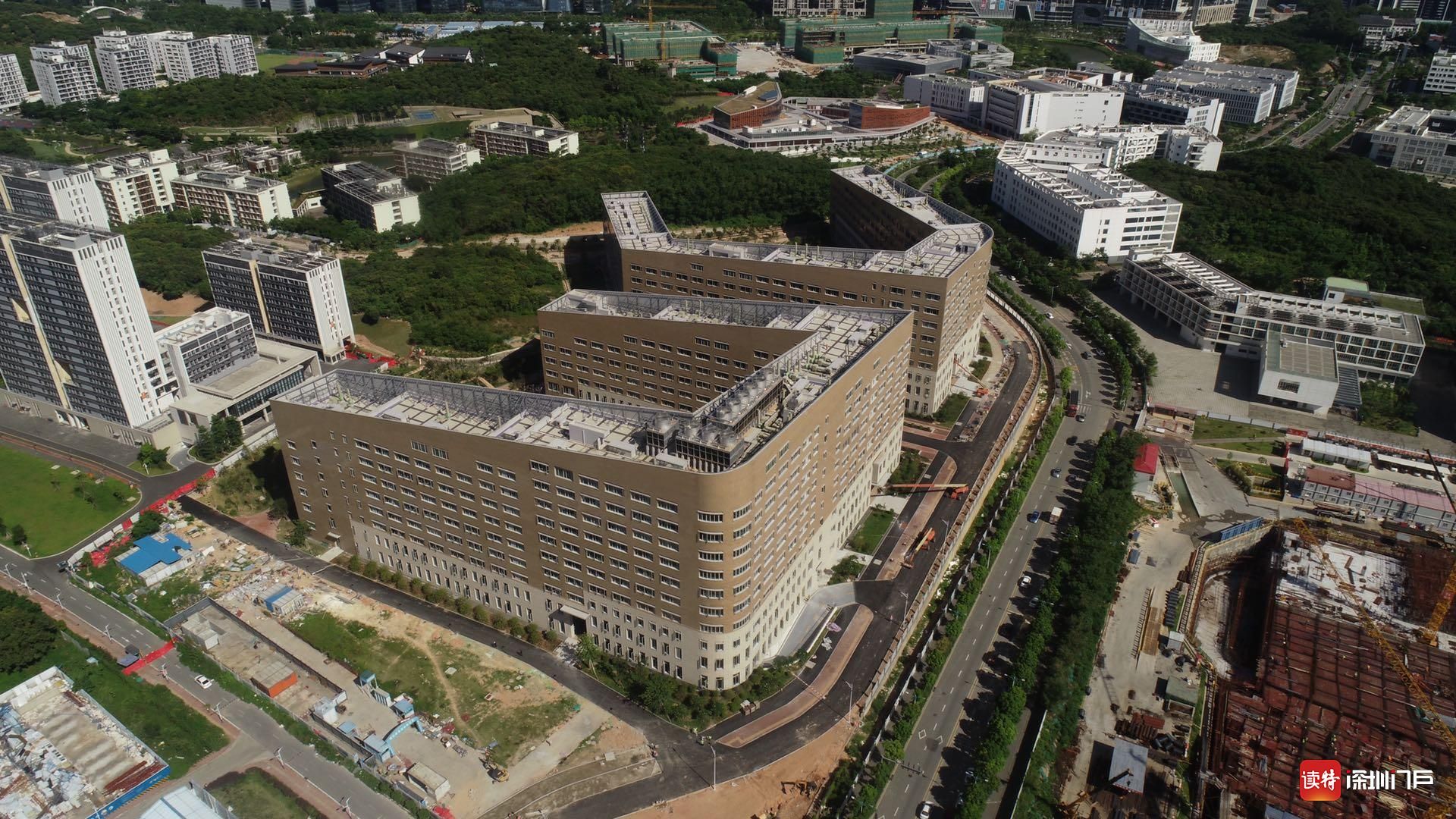 南方科技大学二期项目7栋教学楼正式移交 整体工