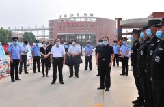 宇向东同志看望慰问高考安保执勤民警