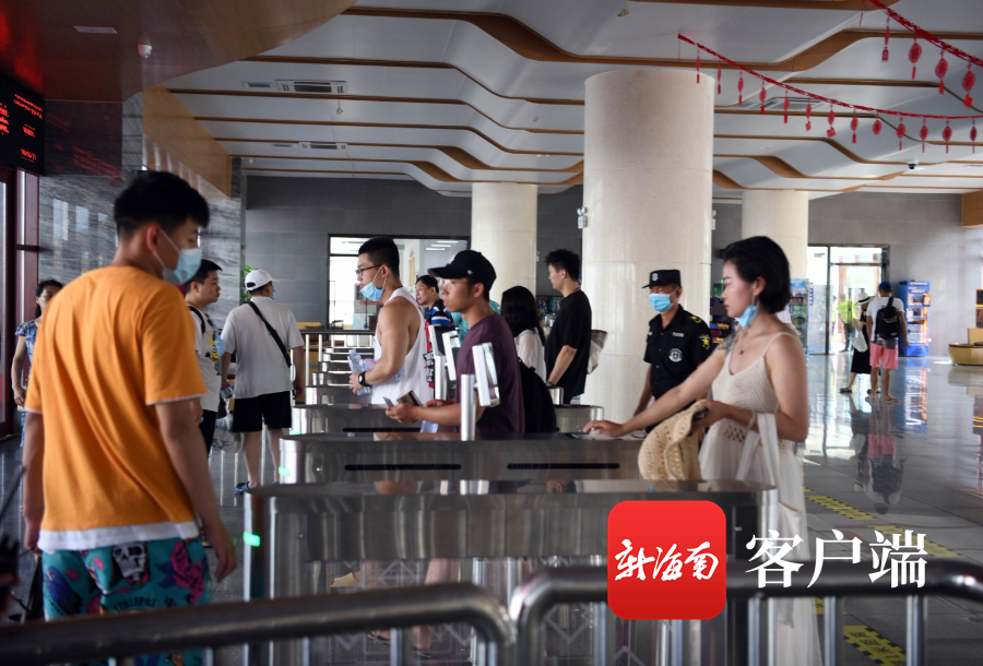 实拍三亚游船旅游中心