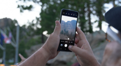 北美观察丨被“总统山”遮挡的 被烟花秀照亮的