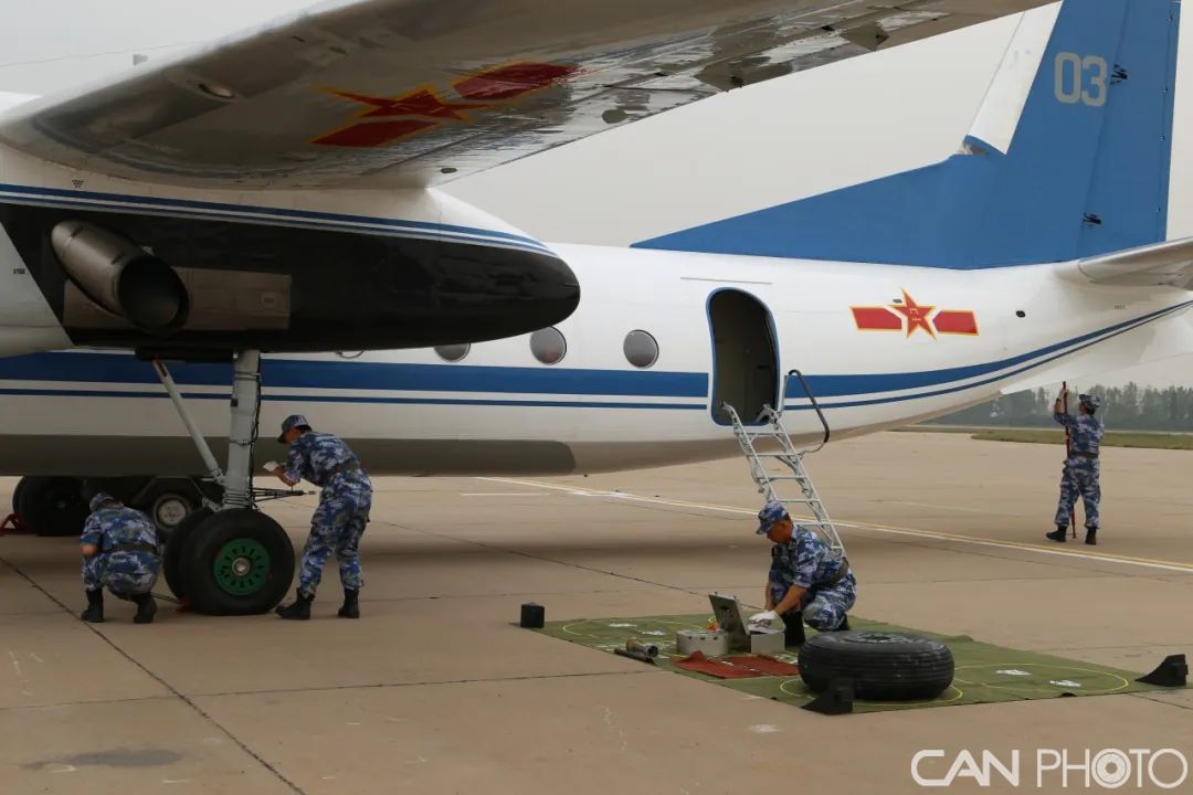 组图：不“燃”怎么行！来看机务兵比武场上的