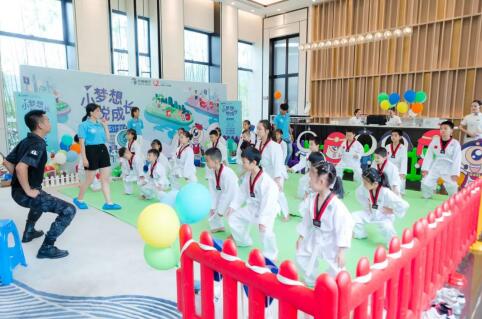 邦泰物业荣获“四川十大品质物业”奖项