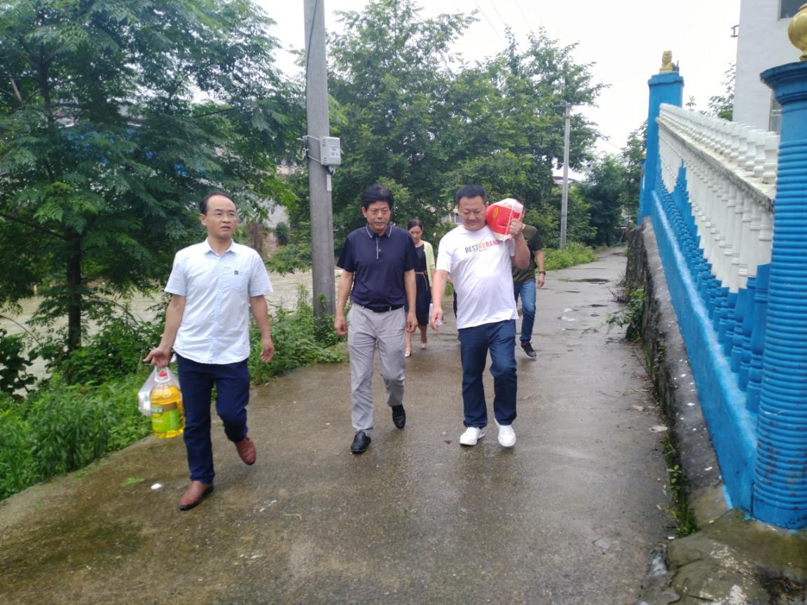 “滋兰树蕙 同气相求”——龙山县第三中学、龙山县召市镇初级中学校际交流活动报道