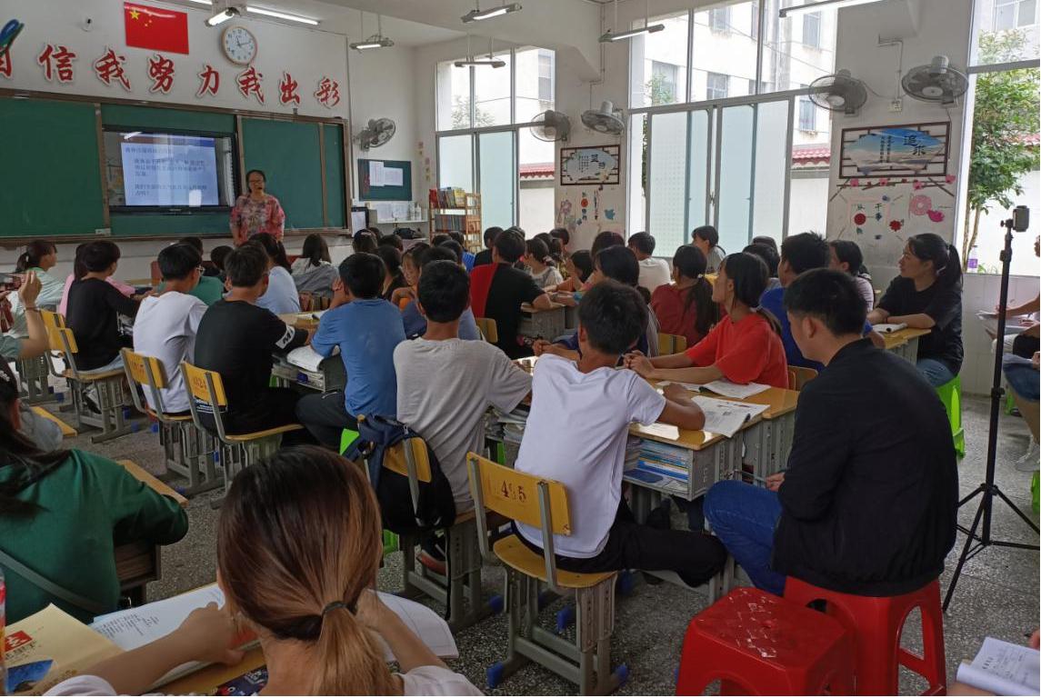 “滋兰树蕙 同气相求”——龙山县第三中学、龙山县召市镇初级中学校际交流活动报道