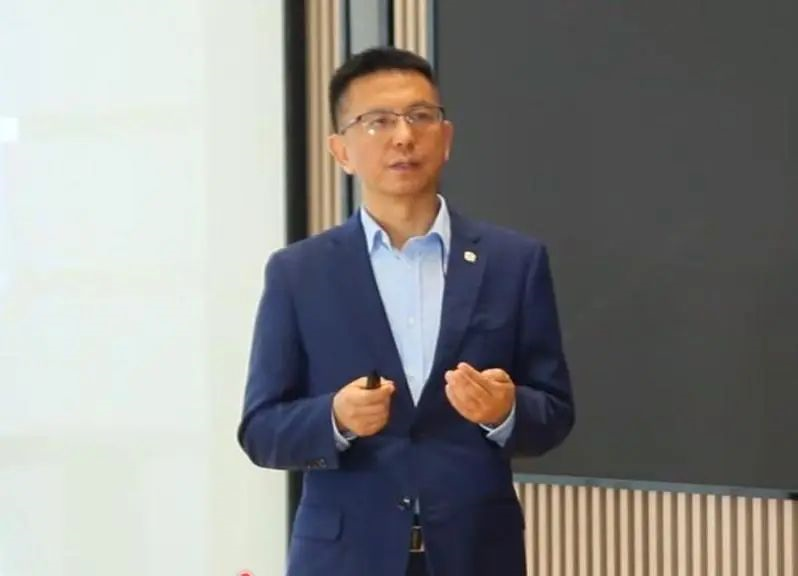河姆渡第五届中国智能建筑节高峰论坛：智慧城市建设新思路