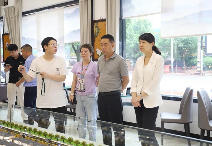 市委常委、副市长吕兵来磐调研时要求 推动中药