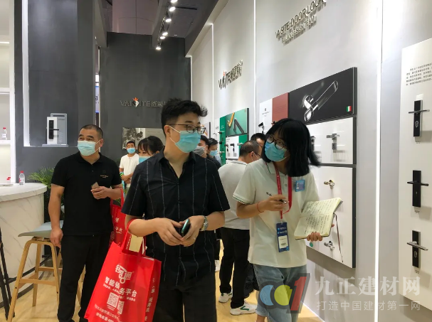 威思特意式极简锁引爆建博会 强势引领行业新风尚