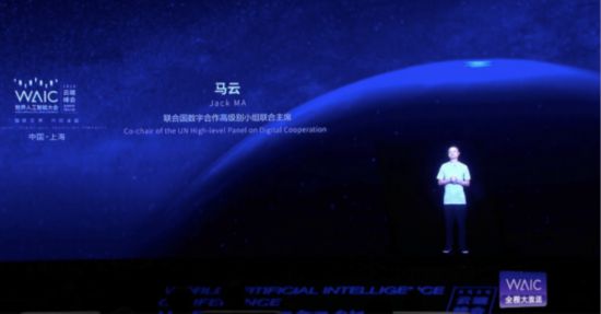 大江东｜AI大咖反思人机共存未来：太多障碍等待突破