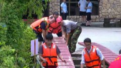 【蓝媒头条榜】浙江各地各高校学生资助政策咨询电话公布；奋战抗洪一线，他