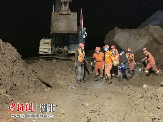 为了生命的奇迹 黄梅“7.8”山体滑坡事故救援纪实