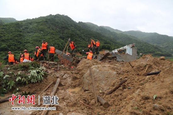 为了生命的奇迹 黄梅“7.8”山体滑坡事故救援纪实