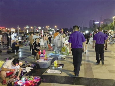 露天烧烤重现 不能让油烟污染环境
