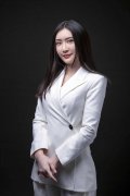 国际知名画家毛思懿为慈善办画展树立行业里程碑