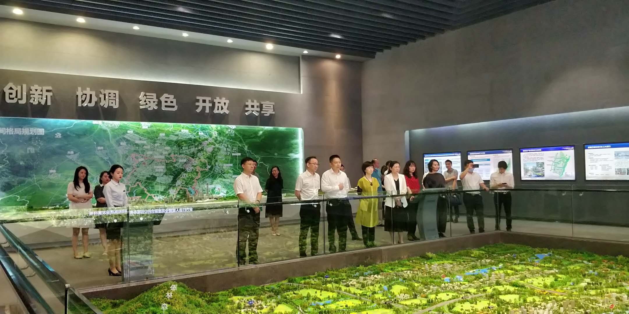 两江新区招商集团一行赴天府新区考察交流