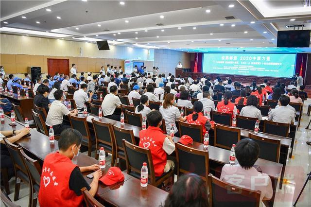 中原战“疫”英雄登上“国家名片”