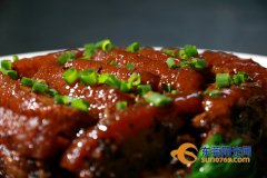 肥而不腻、软而不烂、酥香美味......“铁岗梅菜扣肉”吃过吗？