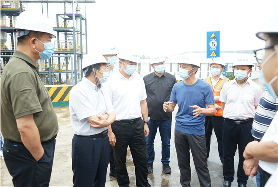 四川省人大常委会委员梁伟华赴四川中明公司考察调研