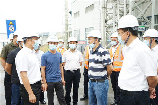 四川省人大常委会委员梁伟华赴四川中明公司考察调研