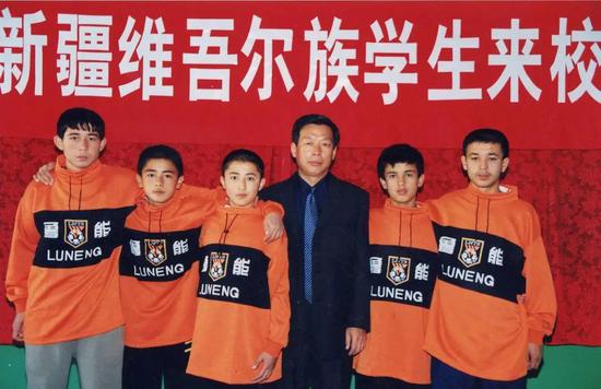 他们是中国足球的新疆力量 鲁能足校是人才孵化