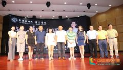 中国著名时尚媒体人苏芒应邀来海口经济学院讲