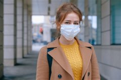 谣传口罩含5G天线 为何美国人还信了？