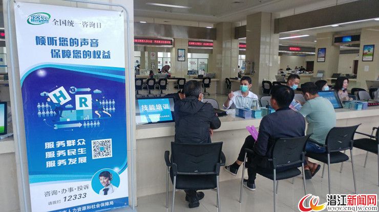 潜江开展“12333全国统一咨询日”活动
