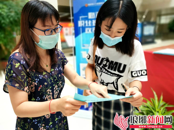 职业技能提升问题咨询 “12333咨询日”宣传活动举行