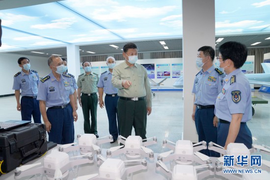 習近平八一前夕視察空軍航空大學時強調深化改革創新不斷提高辦學育人水平向全體人民解放軍指戰員武警部隊官兵民兵預備役人員致以