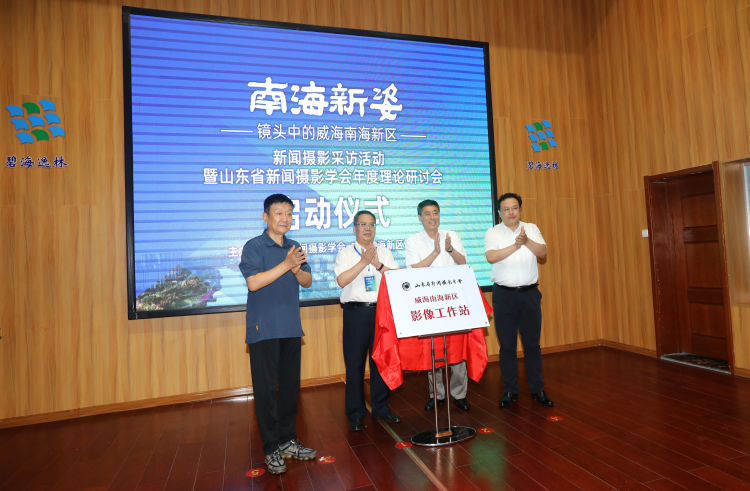 半岛记者何毅获“2020山东十佳新闻摄影记者、纪实摄影师”奖