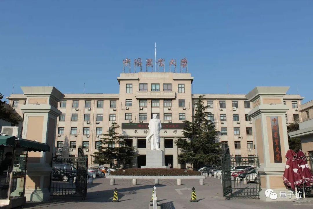 两名中国博士后被川普赶出美国：手机电脑被没