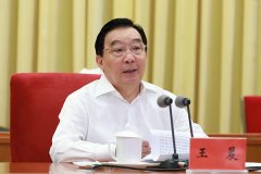 王晨在中国法学会常务理事会议上强调 加强政治