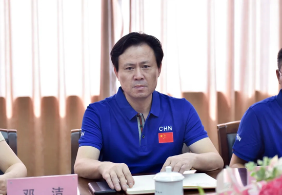 赛艇世界杯冠军易立琴回母校长沙市麓山滨江实