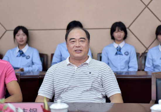 赛艇世界杯冠军易立琴回母校长沙市麓山滨江实