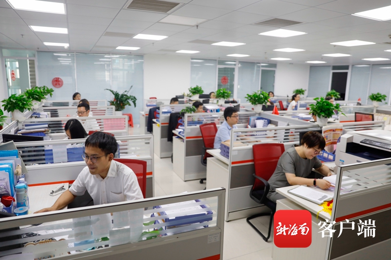 中国人保寿险为抗疫英雄及编辑记者“保驾护航