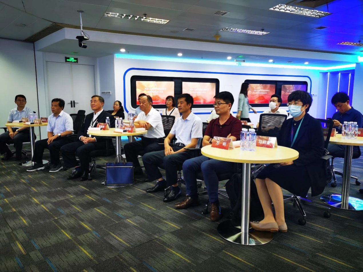 万宝盛华一天迎两访，政府盼人才兴市