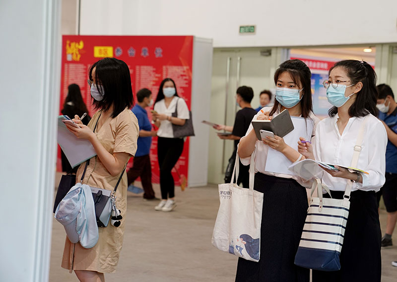 上海夏季人才招聘会：助力毕业生就业“冲刺”