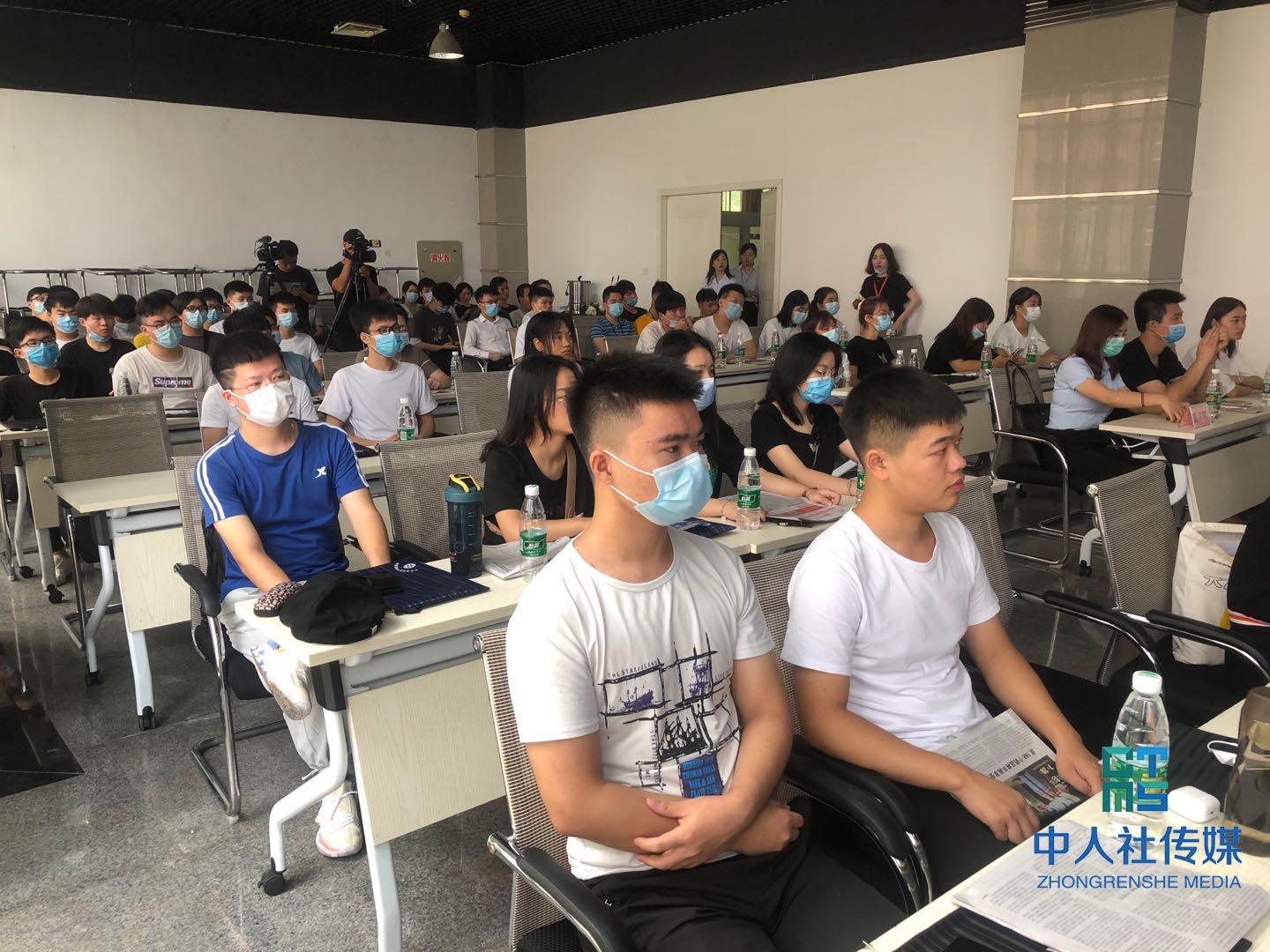 2020年湖南民营企业大型人才交流会启动 130家企业参加现场交流会 提供4256个就业岗位