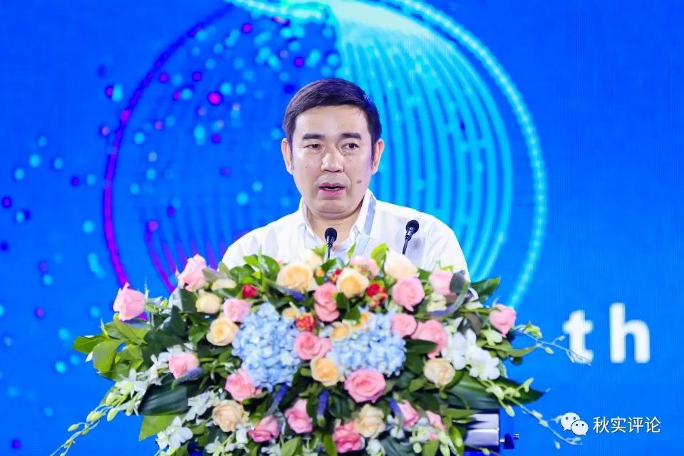 重庆商社集团总经理、重庆百货董事长何谦