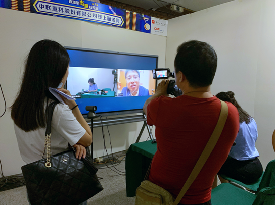 视频面试现场。长沙人才集团供图